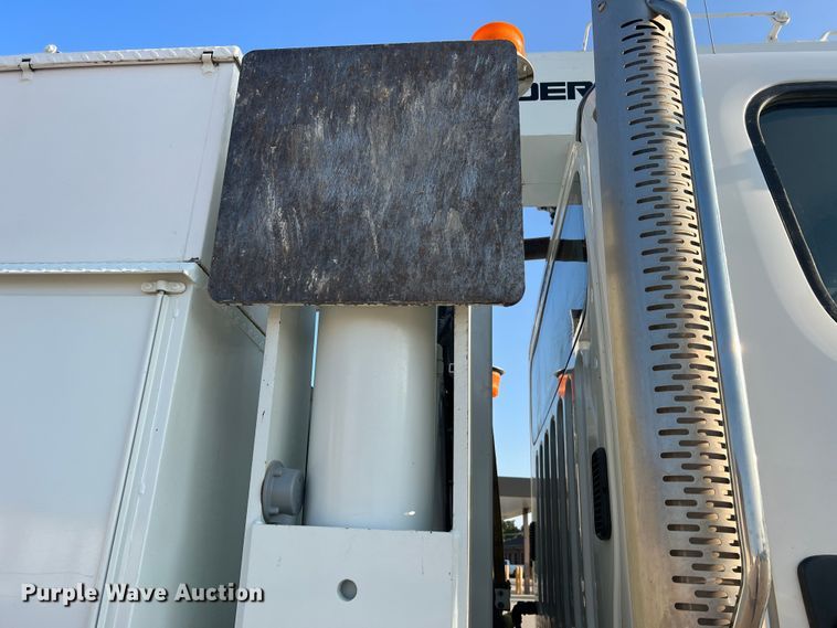 image for item MR9882 2016 Freightliner Business Class M2  digger derrick truck