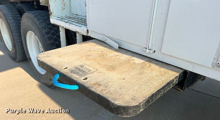 image for item MR9882 2016 Freightliner Business Class M2  digger derrick truck