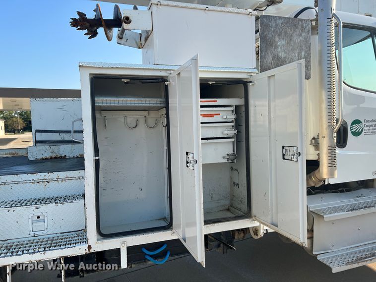 image for item MR9882 2016 Freightliner Business Class M2  digger derrick truck