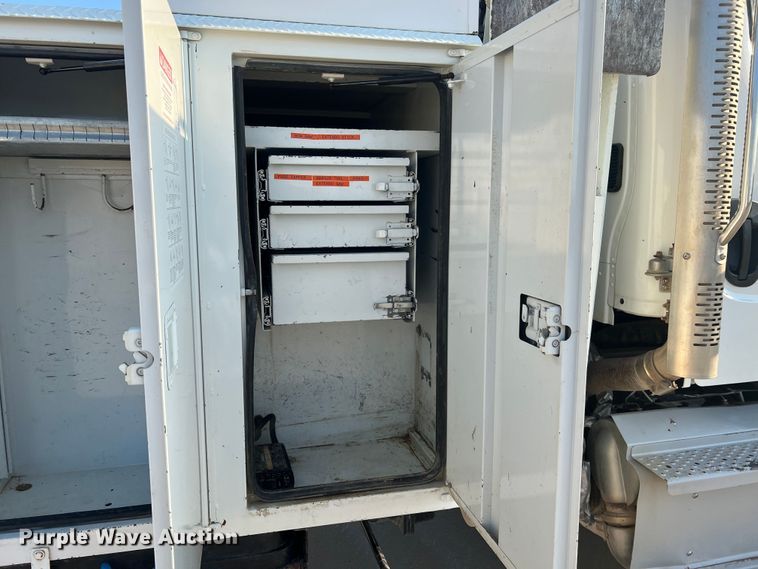 image for item MR9882 2016 Freightliner Business Class M2  digger derrick truck