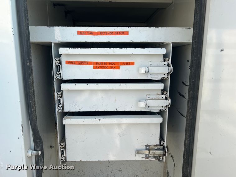 image for item MR9882 2016 Freightliner Business Class M2  digger derrick truck