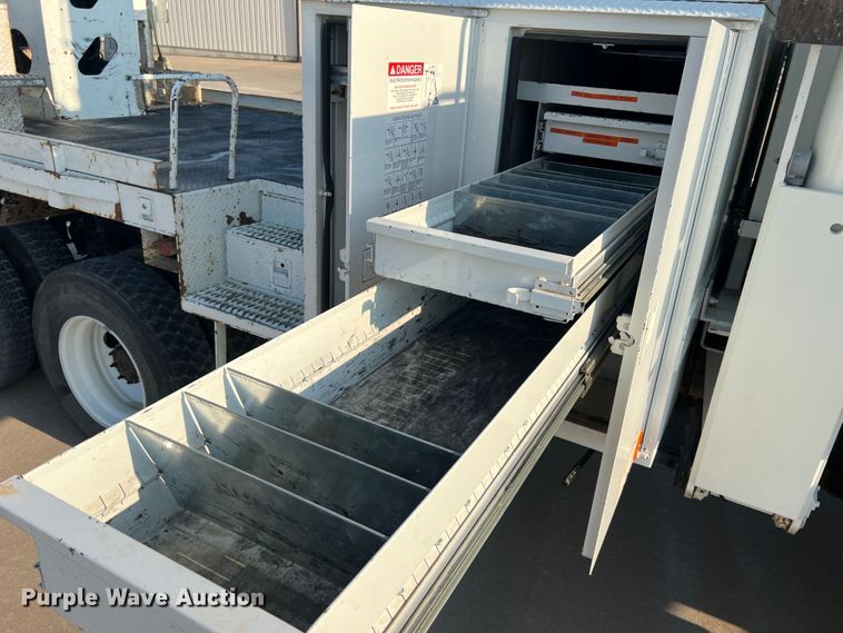 image for item MR9882 2016 Freightliner Business Class M2  digger derrick truck