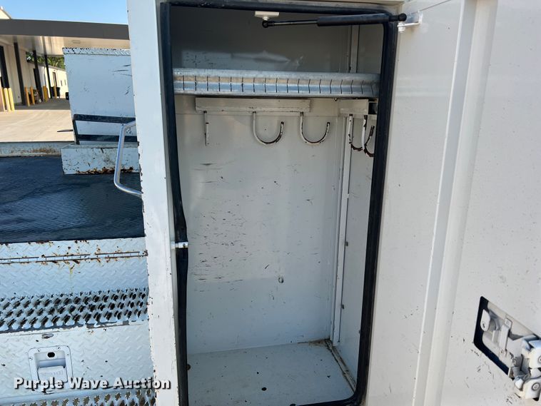 image for item MR9882 2016 Freightliner Business Class M2  digger derrick truck