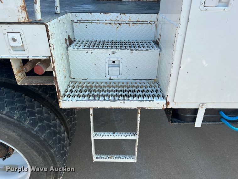 image for item MR9882 2016 Freightliner Business Class M2  digger derrick truck