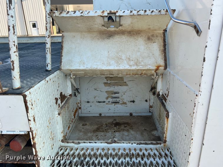 image for item MR9882 2016 Freightliner Business Class M2  digger derrick truck