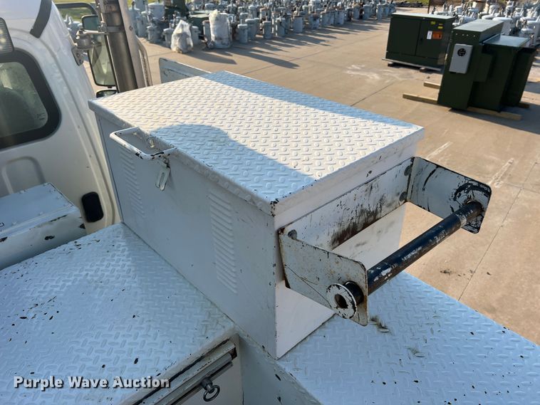 image for item MR9882 2016 Freightliner Business Class M2  digger derrick truck