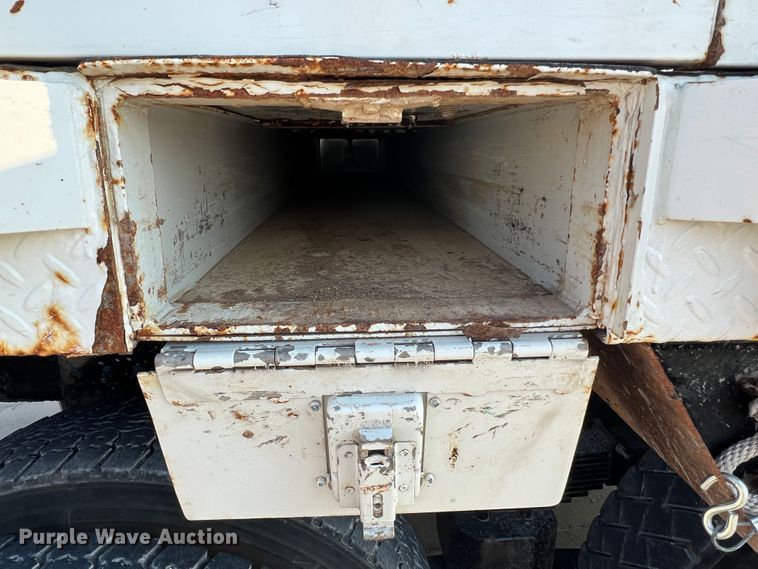 image for item MR9882 2016 Freightliner Business Class M2  digger derrick truck