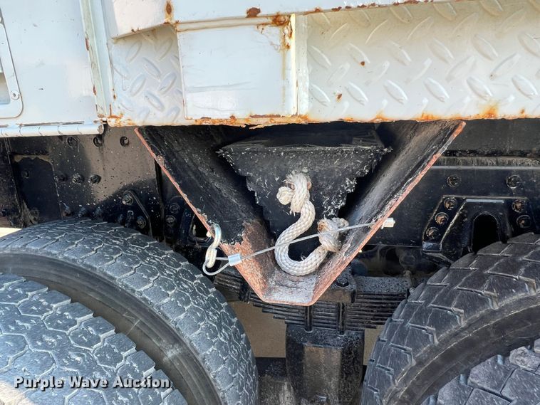 image for item MR9882 2016 Freightliner Business Class M2  digger derrick truck