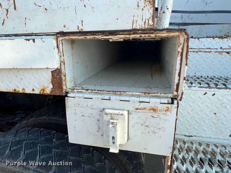 image for item MR9882 2016 Freightliner Business Class M2  digger derrick truck