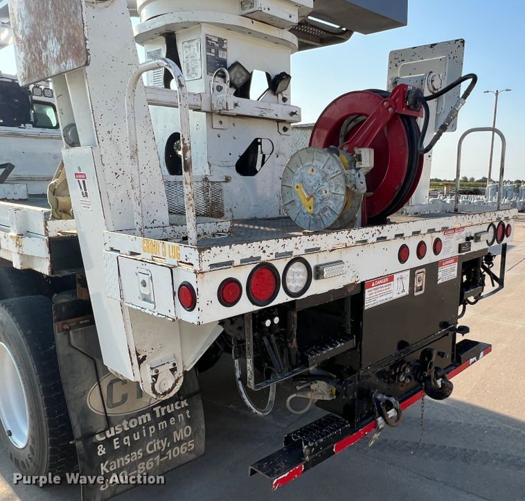 image for item MR9882 2016 Freightliner Business Class M2  digger derrick truck