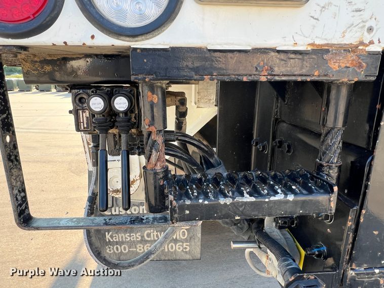 image for item MR9882 2016 Freightliner Business Class M2  digger derrick truck