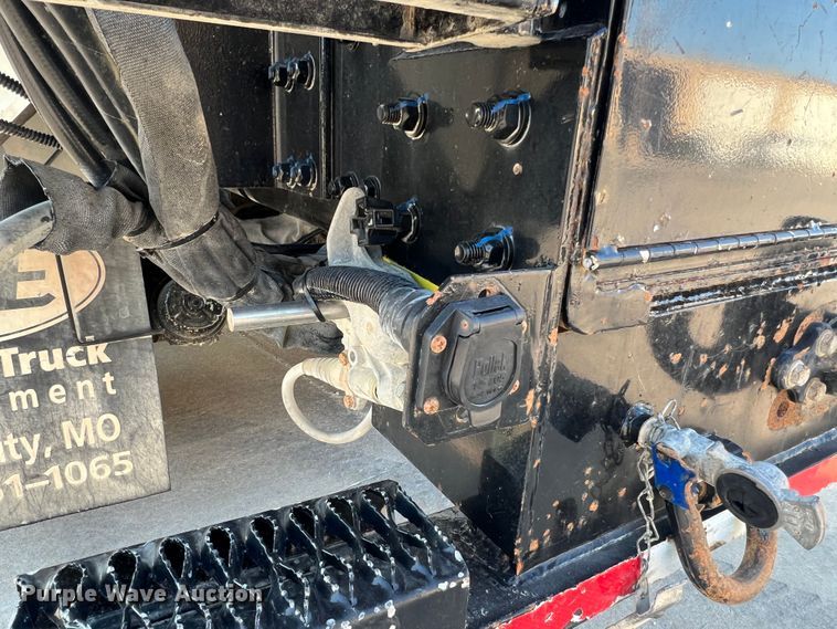 image for item MR9882 2016 Freightliner Business Class M2  digger derrick truck