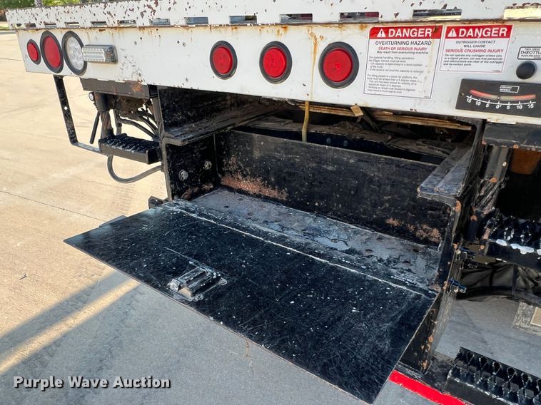 image for item MR9882 2016 Freightliner Business Class M2  digger derrick truck