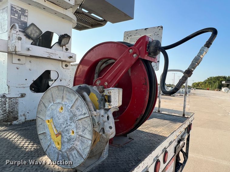 image for item MR9882 2016 Freightliner Business Class M2  digger derrick truck