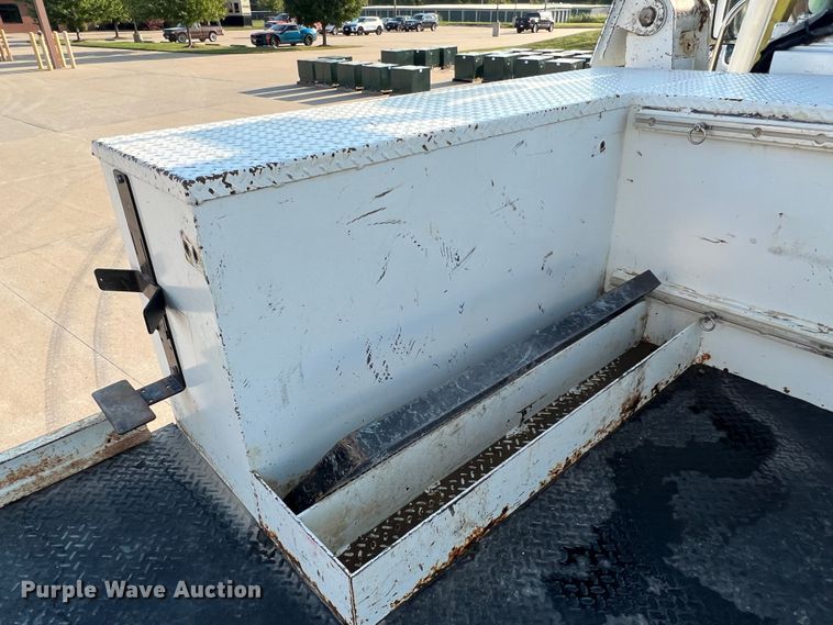 image for item MR9882 2016 Freightliner Business Class M2  digger derrick truck