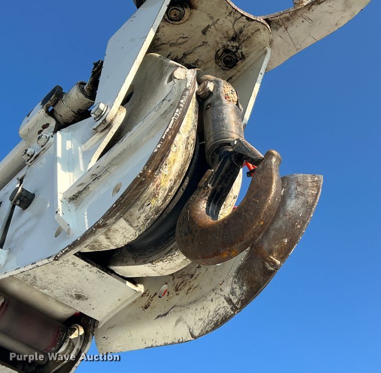 image for item MR9882 2016 Freightliner Business Class M2  digger derrick truck