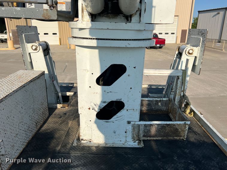 image for item MR9882 2016 Freightliner Business Class M2  digger derrick truck