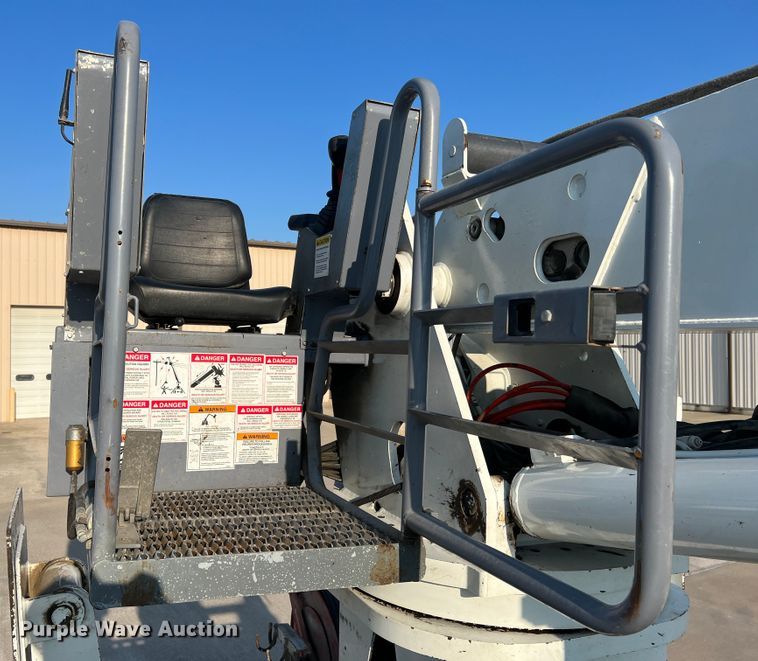 image for item MR9882 2016 Freightliner Business Class M2  digger derrick truck