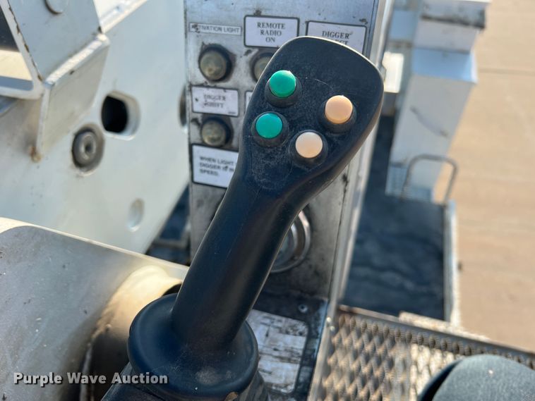 image for item MR9882 2016 Freightliner Business Class M2  digger derrick truck