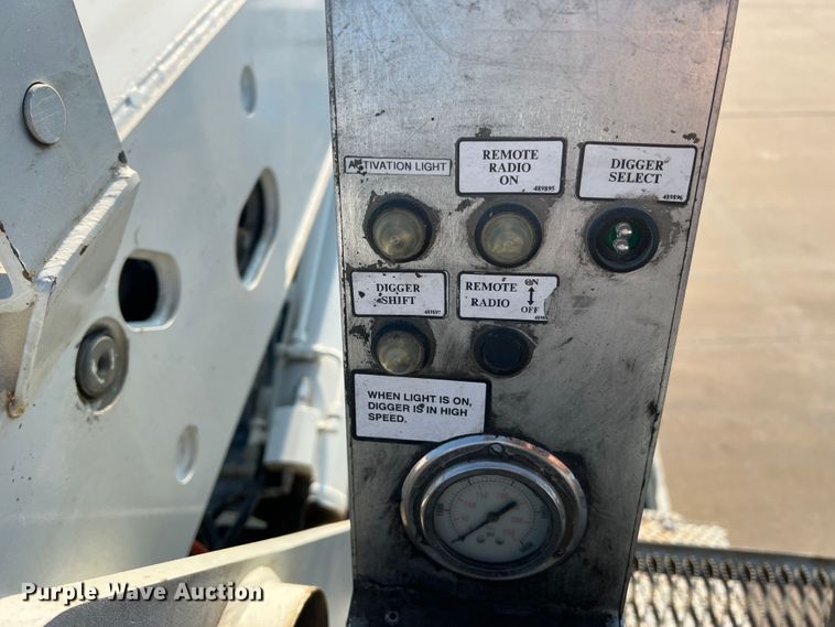 image for item MR9882 2016 Freightliner Business Class M2  digger derrick truck