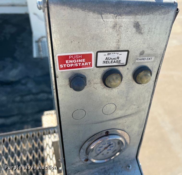 image for item MR9882 2016 Freightliner Business Class M2  digger derrick truck