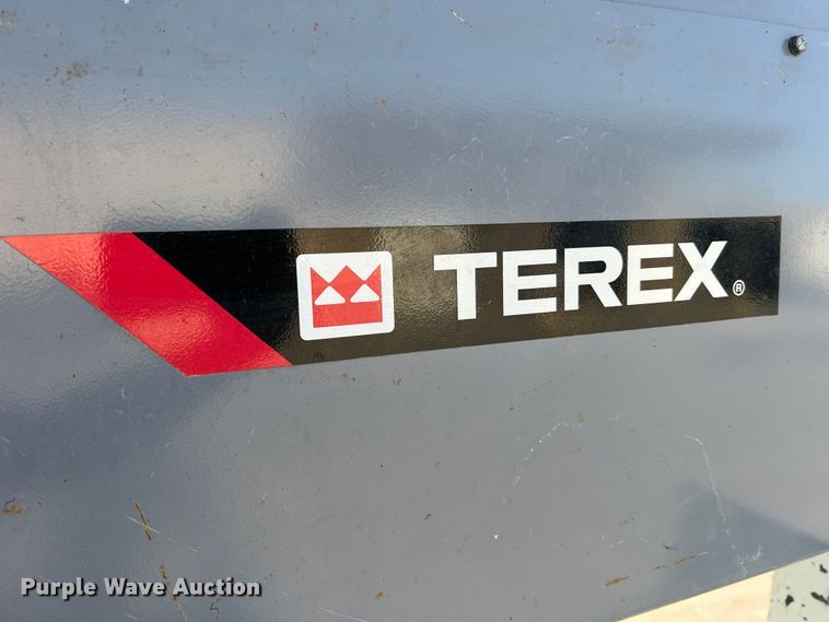 image for item MR9882 2016 Freightliner Business Class M2  digger derrick truck