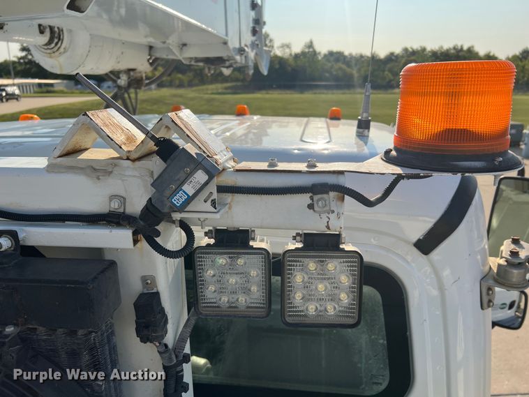 image for item MR9882 2016 Freightliner Business Class M2  digger derrick truck