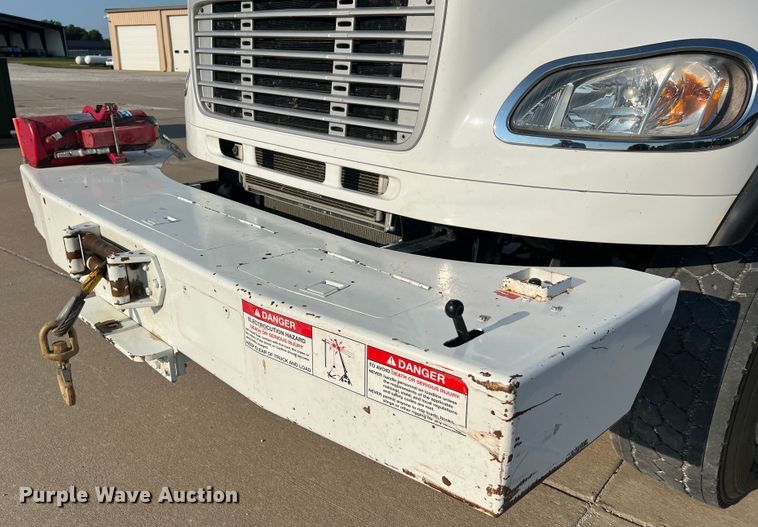 image for item MR9882 2016 Freightliner Business Class M2  digger derrick truck