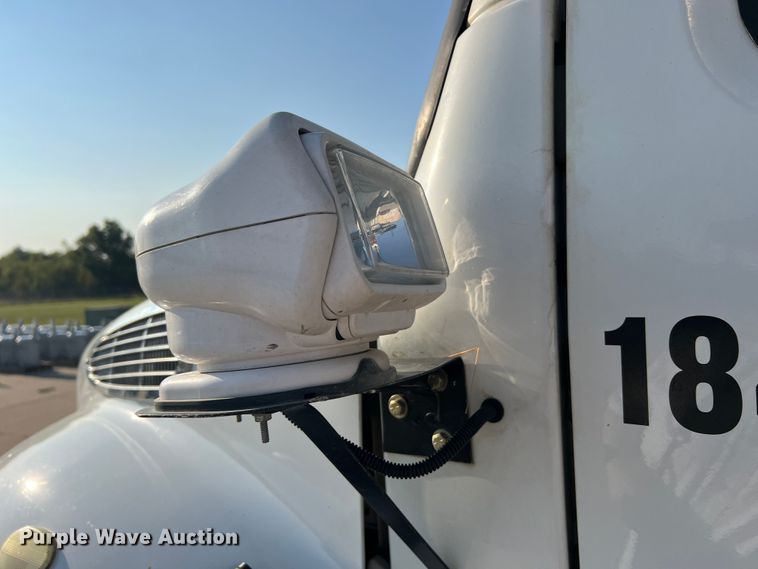 image for item MR9882 2016 Freightliner Business Class M2  digger derrick truck