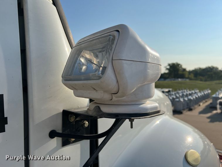 image for item MR9882 2016 Freightliner Business Class M2  digger derrick truck