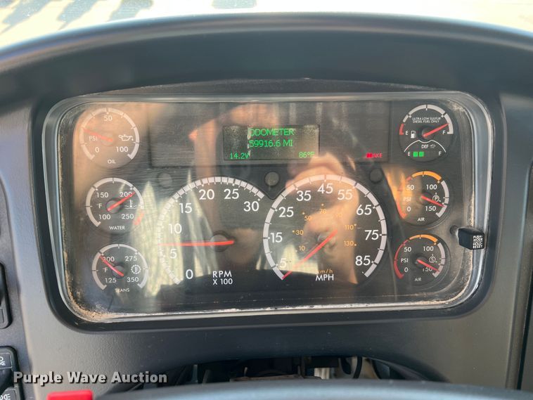 image for item MR9882 2016 Freightliner Business Class M2  digger derrick truck