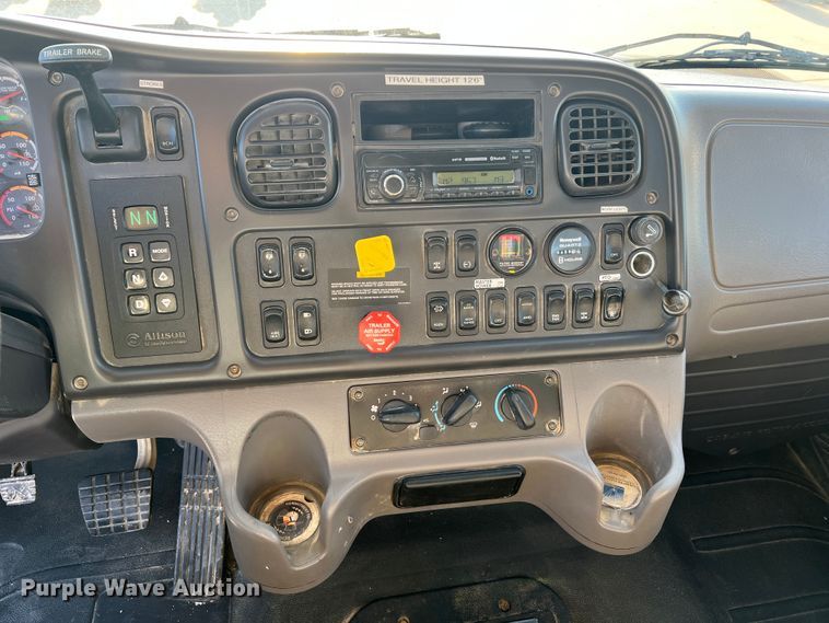 image for item MR9882 2016 Freightliner Business Class M2  digger derrick truck