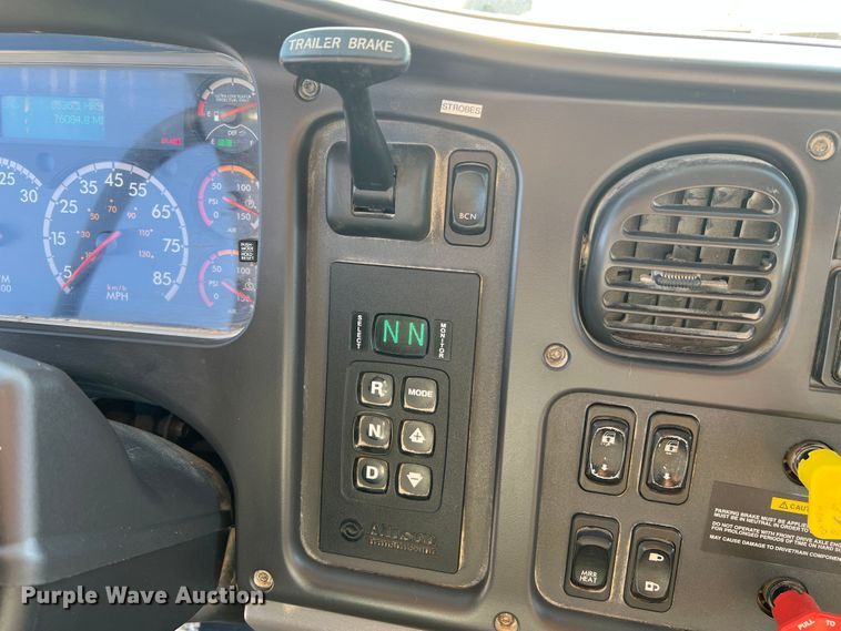 image for item MR9882 2016 Freightliner Business Class M2  digger derrick truck