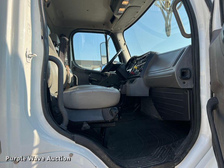 image for item MR9882 2016 Freightliner Business Class M2  digger derrick truck