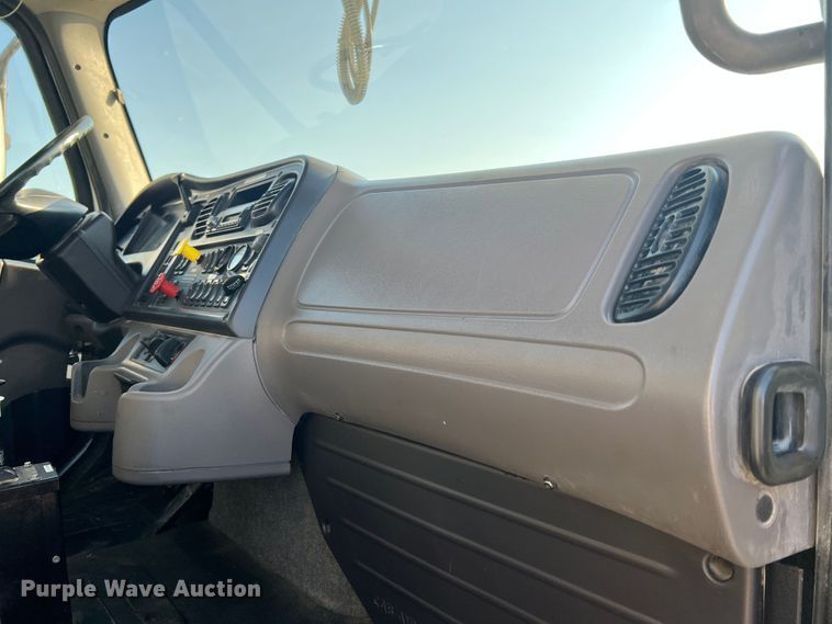 image for item MR9882 2016 Freightliner Business Class M2  digger derrick truck