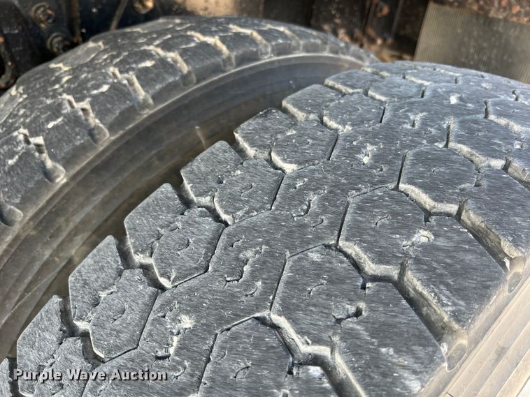 image for item MR9882 2016 Freightliner Business Class M2  digger derrick truck