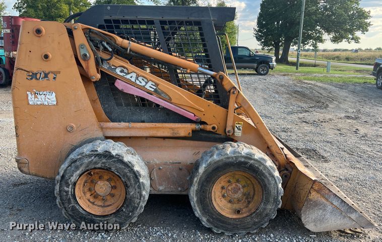 image for item MR9892 2001 Case 90XT  skid steer loader