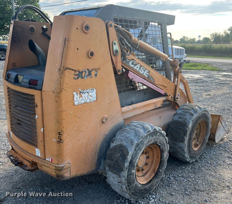 image for item MR9892 2001 Case 90XT  skid steer loader
