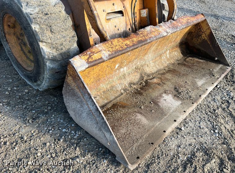 image for item MR9892 2001 Case 90XT  skid steer loader