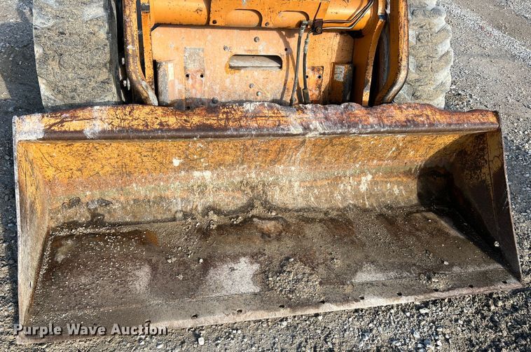 image for item MR9892 2001 Case 90XT  skid steer loader