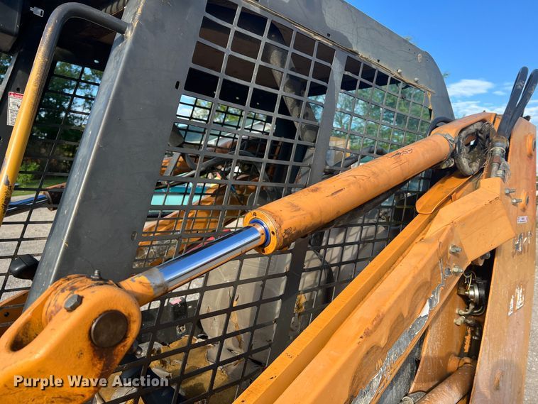 image for item MR9892 2001 Case 90XT  skid steer loader