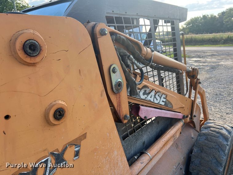 image for item MR9892 2001 Case 90XT  skid steer loader