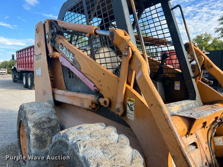image for item MR9892 2001 Case 90XT  skid steer loader