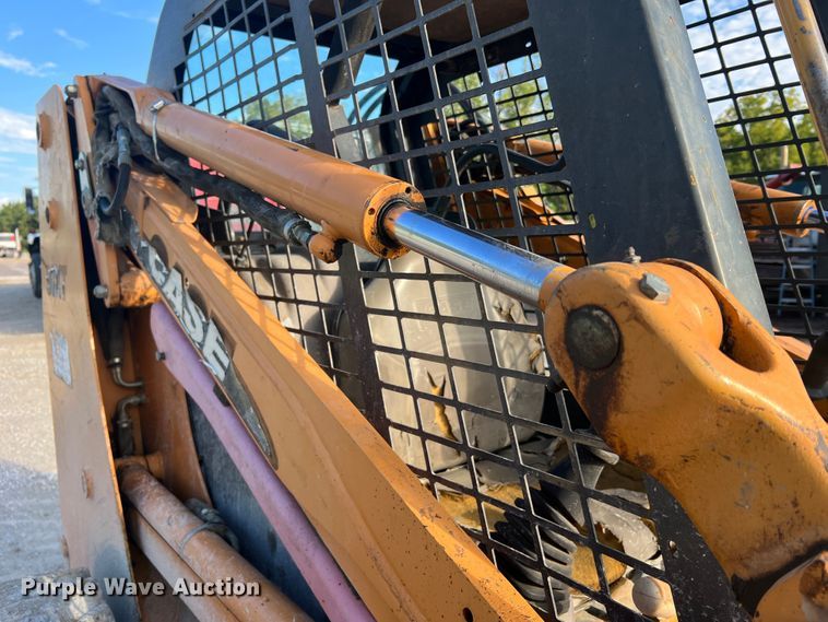 image for item MR9892 2001 Case 90XT  skid steer loader