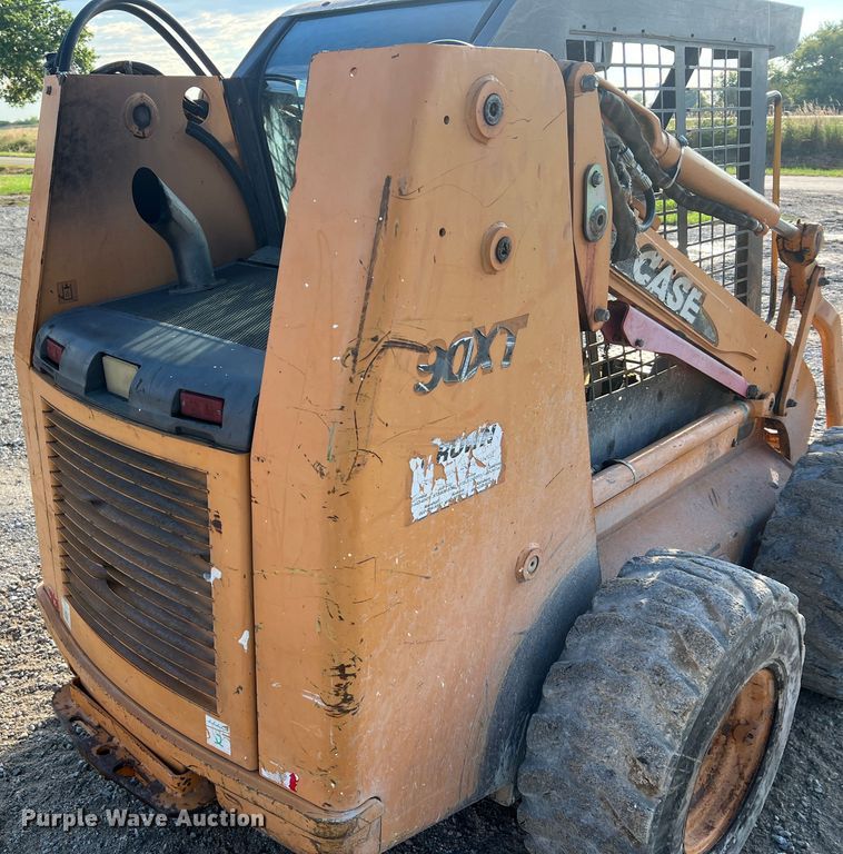 image for item MR9892 2001 Case 90XT  skid steer loader
