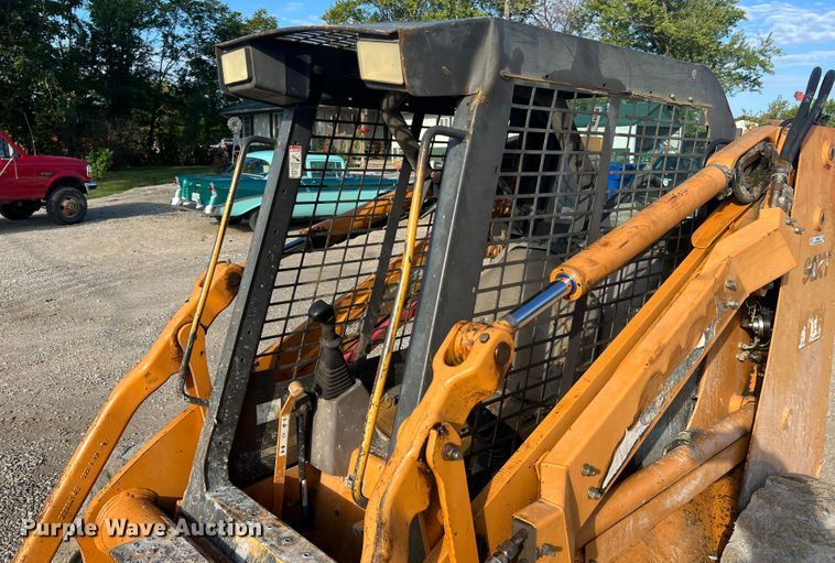 image for item MR9892 2001 Case 90XT  skid steer loader