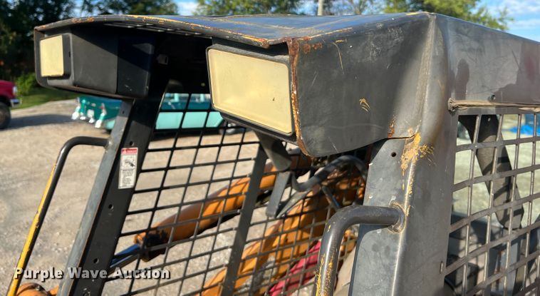 image for item MR9892 2001 Case 90XT  skid steer loader