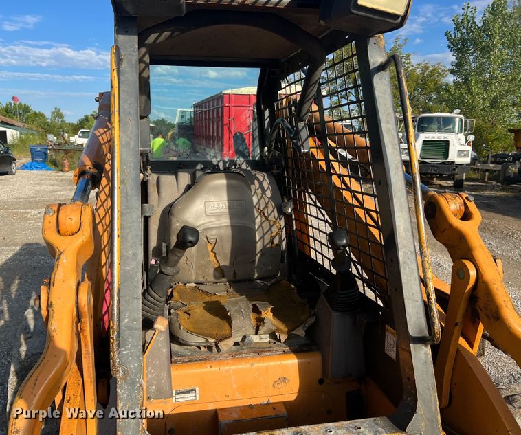 image for item MR9892 2001 Case 90XT  skid steer loader