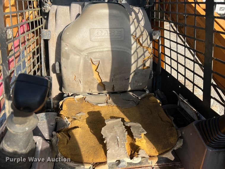 image for item MR9892 2001 Case 90XT  skid steer loader