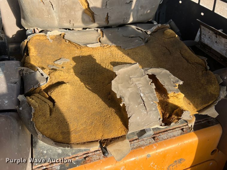 image for item MR9892 2001 Case 90XT  skid steer loader